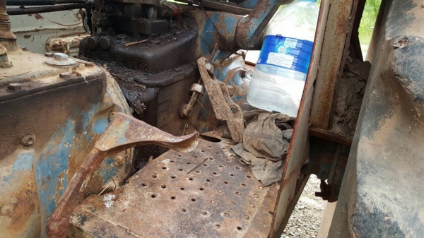 ขายรถไถฟอร์ด 5500 เครื่อง T3 เอกสารเล่มทะเบียนครบ รถใช้งานอยู่ทุกวัน อุปกรณ์มีผานดันหน้า และผาน 3 ราคาต่อรองได้ครับ