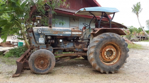 ขายรถไถฟอร์ด 5500 เครื่อง T3 เอกสารเล่มทะเบียนครบ รถใช้งานอยู่ทุกวัน อุปกรณ์มีผานดันหน้า และผาน 3 ราคาต่อรองได้ครับ