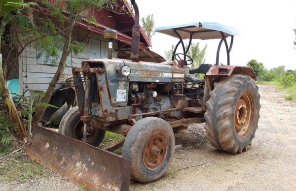 ขายรถไถฟอร์ด 5500 เครื่อง T3 เอกสารเล่มทะเบียนครบ รถใช้งานอยู่ทุกวัน อุปกรณ์มีผานดันหน้า และผาน 3 ราคาต่อรองได้ครับ