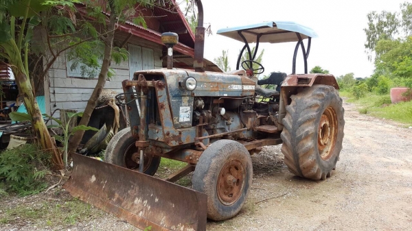 ขายรถไถฟอร์ด 5500 เครื่อง T3 เอกสารเล่มทะเบียนครบ รถใช้งานอยู่ทุกวัน อุปกรณ์มีผานดันหน้า และผาน 3 ราคาต่อรองได้ครับ