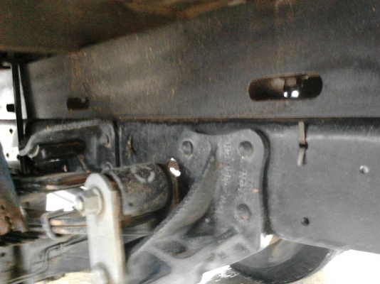 รถอีซูซู 6 ล้อรั้ว NPR 130 แรงม้า. ปี 46    สนใจติดต่อ  081 - 6079515