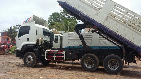 รถอีซูซุ 10 ล้อดั้ม FXZ 360 แรงม้า. ปี 57  ( รถวิ่ง 3x,xxx กว่า กม. )       สนใจติดต่อ  081 - 6079515