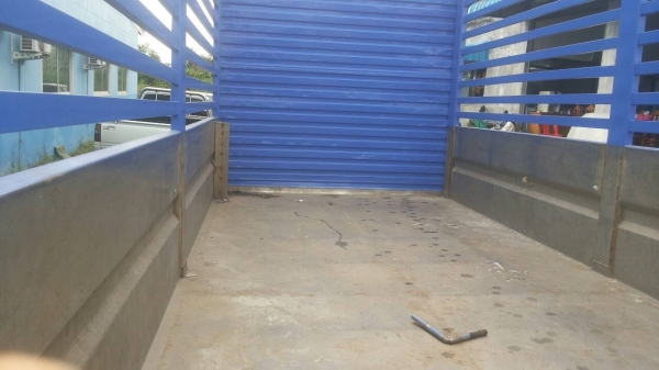 รถอีซูซู 6 ล้อ รั้ว NKR 130 แรงม้า. ปี 44   สนใจติดต่อ  081 - 6079515