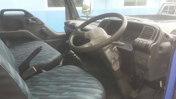 รถอีซูซู 6 ล้อ รั้ว NKR 130 แรงม้า. ปี 44   สนใจติดต่อ  081 - 6079515