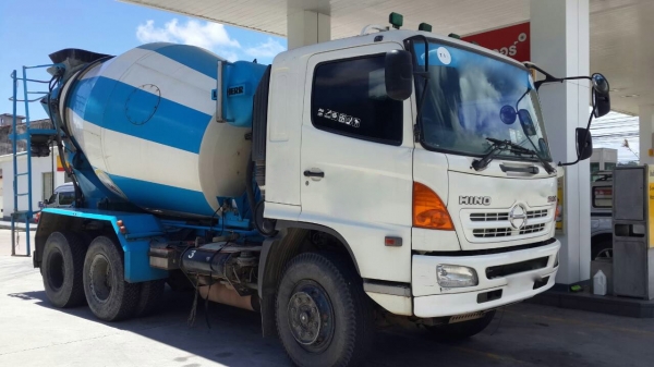 รถฮีโน่  10  ล้อ โม่ปูน 330 แรงม้า. ปี 53  ( รถวิ่ง 2xx,xxx กม. )  , ( มีขาย 3 คัน. )    สนใจติดต่อ  081 - 6079515