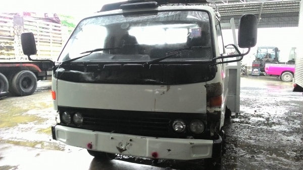 ขายรถ TOYOTA DYNA ปี 39 เครื่อง 14 B กระบะยาว 4.3 ม. สนใจติดต่อ 089-8914921 คุณตุ๊กตา