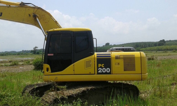 ขายดาวน์ komatsu PC200-7 ไมล์ชม.6,000 สภาพสวยมากค่ะ ขายดาวน์ komatsu PC200-7 ไมล์ชม.6,000 สภาพสวยมากค่ะ