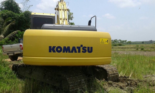 ขายดาวน์ komatsu PC200-7 ไมล์ชม.6,000 สภาพสวยมากค่ะ