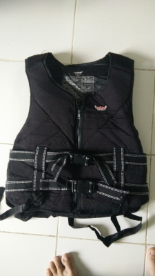 ชูชีพสำหรับนักเล่นแจสกีครับมีสองตัวอย่างเท่