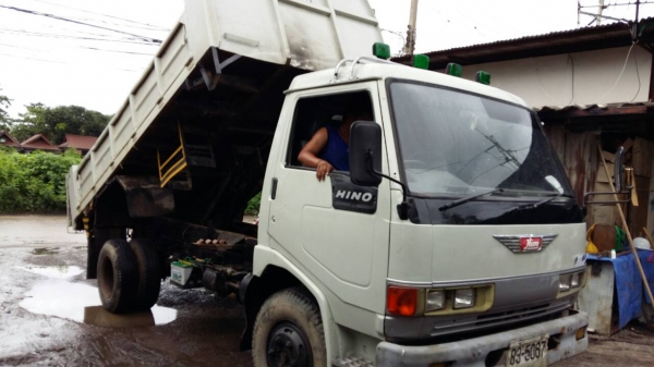 หกล้อ ฮีโน่ FC 120 ปี37 ดั้ม 5 คิว สภาพสวยเดิมพร้อมใช้งาน ทะเบียนพร้อมโอน รถสภาพดีขับกลับบ้านได้เลย ครับ หกล้อ ฮีโน่ FC 120 ปี37 ดั้ม 5 คิว สภาพสวยเดิมพร้อมใช้งาน ทะเบียนพร้อมโอน รถสภาพดีขับกลับบ้านได้เลย ครับ