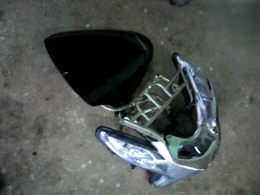 ขายอะไหล่เลนไฟหน้า PCX 150 honda พร้องโครงยึดเลน+ ราคา 1000 บาทรวมส่ง ขายอะไหล่เลนไฟหน้า PCX 150 honda พร้องโครงยึดเลน+ ราคา 1000 บาทรวมส่ง