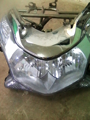 ขายอะไหล่เลนไฟหน้า PCX 150 honda พร้องโครงยึดเลน+ ราคา 1000 บาทรวมส่ง