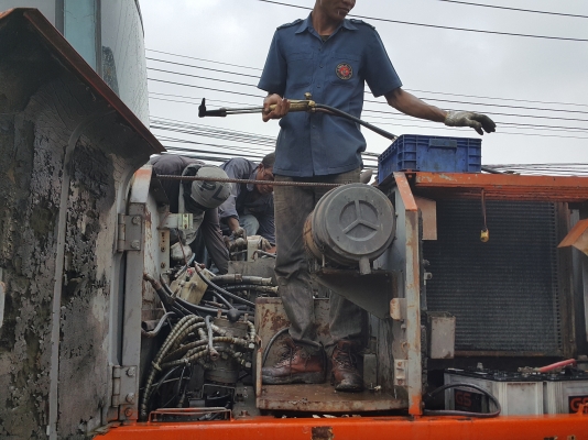 ขายอะใหล่ HITACHI EX200-2 ตัดแล้วครับ