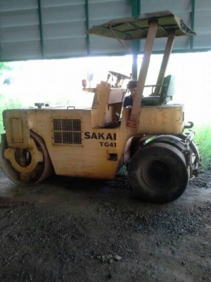 ขายรถบดขนาด4ตัน SAKAI TG41 พร้อมใช้