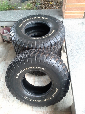 ยางBF goodrish mud km2 ขนาด 33x10.5R15 ปี11