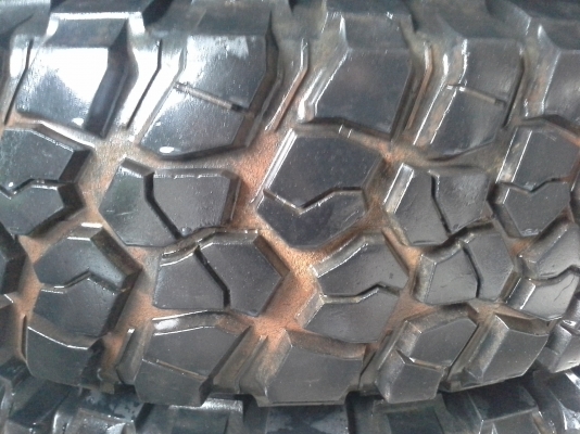 ยางBF goodrish mud km2 ขนาด 33x10.5R15 ปี11