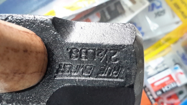 ค้อนปอนด์  ขนาด 2 1/2LB ใหม่เก่าเก็บ