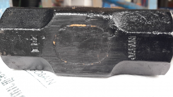 ค้อนปอนด์  ขนาด 2 1/2LB ใหม่เก่าเก็บ