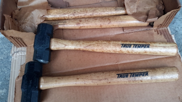 ค้อนปอนด์  ขนาด 2 1/2LB ใหม่เก่าเก็บ