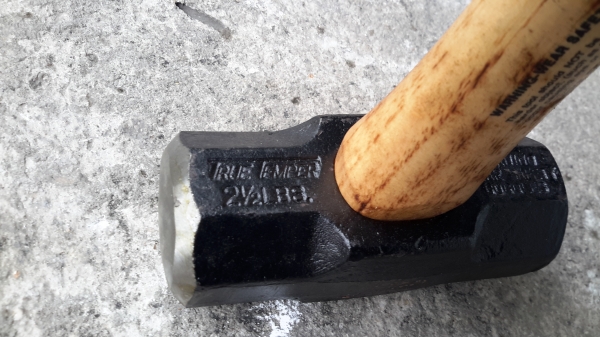 ค้อนปอนด์  ขนาด 2 1/2LB ใหม่เก่าเก็บ