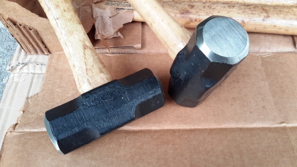 ค้อนปอนด์  ขนาด 2 1/2LB ใหม่เก่าเก็บ