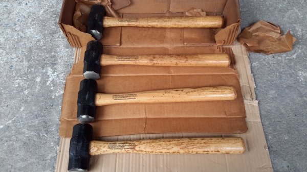 ค้อนปอนด์  ขนาด 2 1/2LB ใหม่เก่าเก็บ