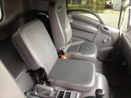 สวยสุด...6ล้อตู้แห้ง 240แรง. ปี53 รถวิ่งแค่ไมล์100000.กว่าๆ รถสวยมากๆเดิมๆ