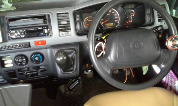 ขายรถตู้ปี52 สภาพพร้อมใช้งาน เอกสารพร้อมโอน สนใจโทร 090-8588220คุณนะ 093-3258446คุณบิว หรือเข้าดูสินค้าอื่นๆได้ที่ www.truck.in.th/498 หรือเพจFacebook ณรงค์ ซื้อขายรถมือสอง (เว็บไซต์ส่วนตัว) หรือFacebook ตลาดรถมือสอง คุณนะ