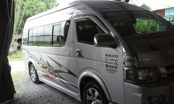 ขายรถตู้ปี52 สภาพพร้อมใช้งาน เอกสารพร้อมโอน สนใจโทร 090-8588220คุณนะ 093-3258446คุณบิว หรือเข้าดูสินค้าอื่นๆได้ที่ www.truck.in.th/498 หรือเพจFacebook ณรงค์ ซื้อขายรถมือสอง (เว็บไซต์ส่วนตัว) หรือFacebook ตลาดรถมือสอง คุณนะ