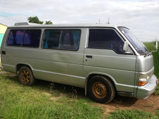 Toyota hiaec เครื่อง2l ดีเซล ปี1989 สีบรอนซ์เงิน ยางคู่หน้าพึ่งเปลี่ยนใหม่ไม่ถึง4 เดือน มีแอร์ด้านหน้า