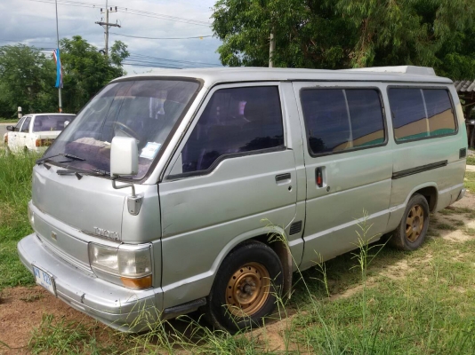 Toyota hiaec เครื่อง2l ดีเซล ปี1989 สีบรอนซ์เงิน ยางคู่หน้าพึ่งเปลี่ยนใหม่ไม่ถึง4 เดือน มีแอร์ด้านหน้า