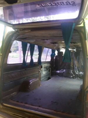 Toyota hiaec เครื่อง2l ดีเซล ปี1989 สีบรอนซ์เงิน ยางคู่หน้าพึ่งเปลี่ยนใหม่ไม่ถึง4 เดือน มีแอร์ด้านหน้า