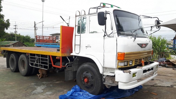 F18เพลาเดียวครับ รถสวยพร้อมใช้งานเดิมๆ