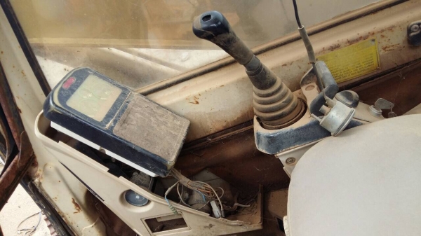 รถขุดCAT 320 V2...ตัวเดินเสีย1ข้าง รถสภาพสวย แห้ง โซ่ใหม่