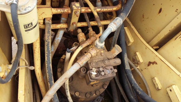 รถขุดCAT 320 V2...ตัวเดินเสีย1ข้าง รถสภาพสวย แห้ง โซ่ใหม่