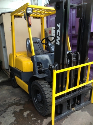 +++ ขายโฟล์คลิฟท์  T.C.M. FD25-Z5  (รถนอก สภาพดี)  ขนาด  2.5  ตัน  เครื่องยนต์ดีเซล  เสา 3 เมตรฟูลฟรีเข้าตู้    เกียร์ออโ่ตเมติค  ยางตันใหม่ครับ