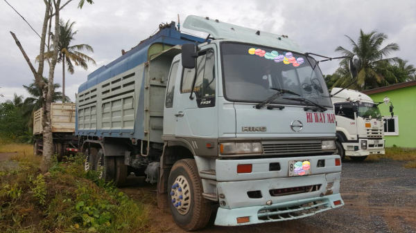 ขายรถบรรทุก 10 ล้อดัมพ์ HINO FM2K 240 แรงม้า พร้อมแท็งค์น้ำยาง ไม่มีระบบลากพ่วง ราคา 1200000
