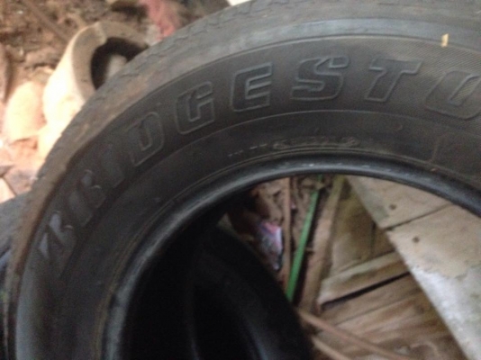 ขายถูกๆๆยาง Bridgestone 265/65 R17  ปี 10  ดอกดีใช้ได้อีกนาน  ยางเก่าเก็บ  มีปะ 1 เส้น