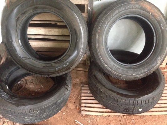 ขายถูกๆๆยาง Bridgestone 265/65 R17  ปี 10  ดอกดีใช้ได้อีกนาน  ยางเก่าเก็บ  มีปะ 1 เส้น