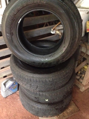 ขายถูกๆๆยาง Bridgestone 265/65 R17  ปี 10  ดอกดีใช้ได้อีกนาน  ยางเก่าเก็บ  มีปะ 1 เส้น