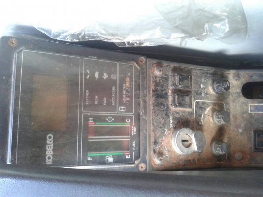 ขายรถแบคโฮ KOBELCO SK100-/// ระบบไฟเต็ม ไม่มีเอกสาร ราคา 650000