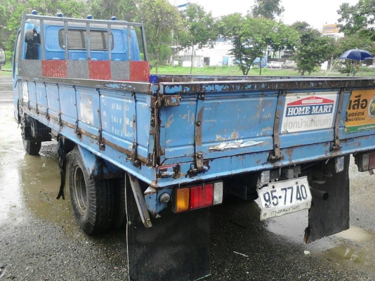 ขายรถบรรทุก 6 ล้อกระบะคาร์โก้ ISUZU NPR 130 แรงม้าปี 2546 กระบะยาว 4.50 เมตร ราคา 430000
