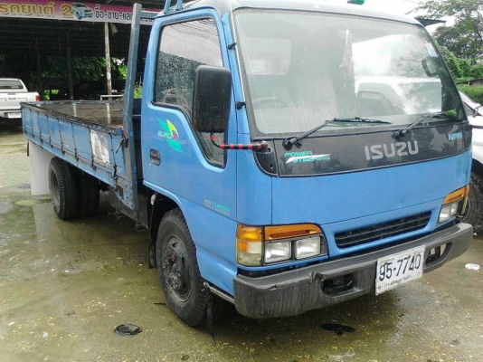 ขายรถบรรทุก 6 ล้อกระบะคาร์โก้ ISUZU NPR 130 แรงม้าปี 2546 กระบะยาว 4.50 เมตร ราคา 430000