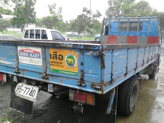 ขายรถบรรทุก 6 ล้อกระบะคาร์โก้ ISUZU NPR 130 แรงม้าปี 2546 กระบะยาว 4.50 เมตร ราคา 430000