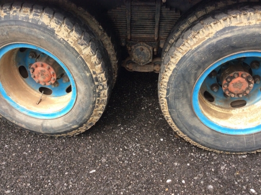 HINO 10ล้อ(2เพลา) 180 แรง เดิมๆ รถสวยเดิม ไม่ผุ ขาย 550,000 บาท ศุภากร 081-1903107 , 081-4252943