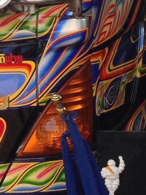 ขายกระจังหน้ากับแก้มไฟเลี้ยว ของฮีโน่เมก้า6ล้อของแท้ติดรถ