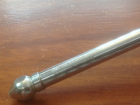 ขายที่วัดลมยางงานเก่าอังกฤษ ด้ามแสตนเลสเกจย์วัดอลูมิเนียม ขายที่วัดลมยางงานเก่าอังกฤษ ด้ามแสตนเลสเกจย์วัดอลูมิเนียม