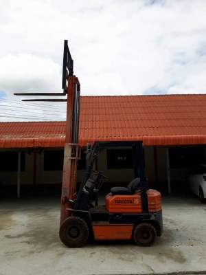 ขายรถฟอร์คลิฟต์ โตโยต้า 1.5 ตัน ตัวนอกรถพร้อมใช้งาน