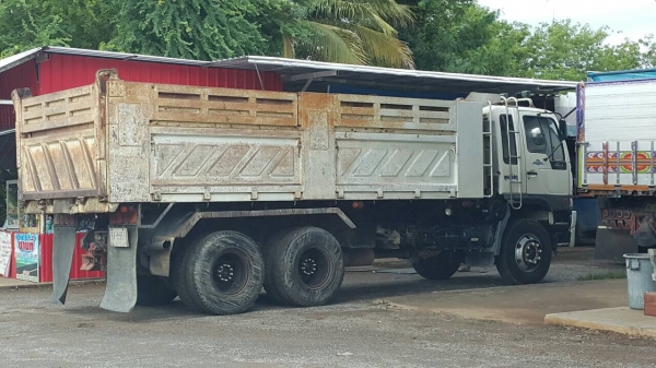 ขายด่วนสิบล้อดั้มสองเพลา 1Jสมอทอง 260แรง ปี47 รถสวยเดิมบาง สภาพพร้อมใช้