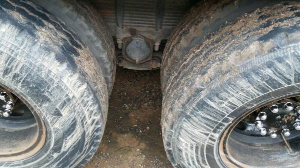 ขายด่วนสิบล้อดั้มสองเพลา 1Jสมอทอง 260แรง ปี47 รถสวยเดิมบาง สภาพพร้อมใช้